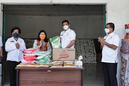 Terima CSR Sembako, Wali Kota Medan Berharap Bantuan Ini Dapat Bermanfaat Bagi Masyarakat 